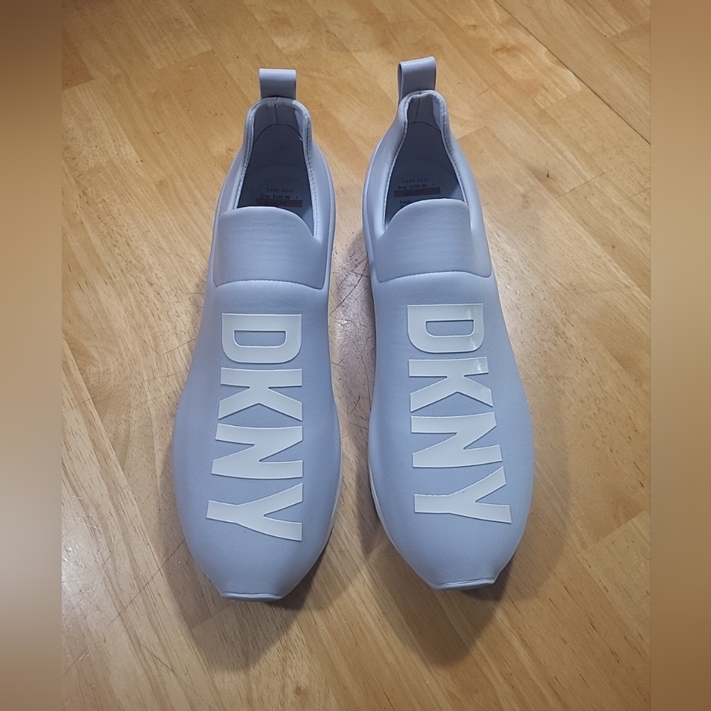 DKNY Womens Light Blue Jogger Jadyn Wedge Slip On Sneakers Shoes LOGO Size 10